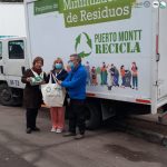 Más de 2 toneladas de tapas plásticas  para costear tratamiento de cáncer infantil entregó el municipio de Puerto Montt a Damas de Café